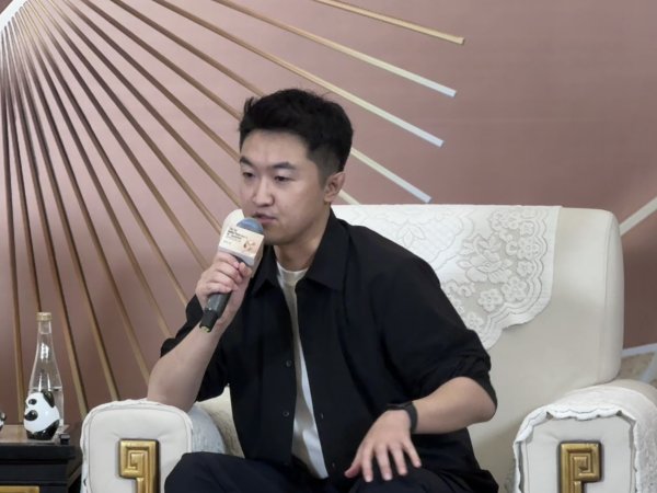 现在股票配资 揭秘爆款短剧背后的“流量密码” 赵优秀：《家里家外2》将于11月与观众见面｜金熊猫·大咖说